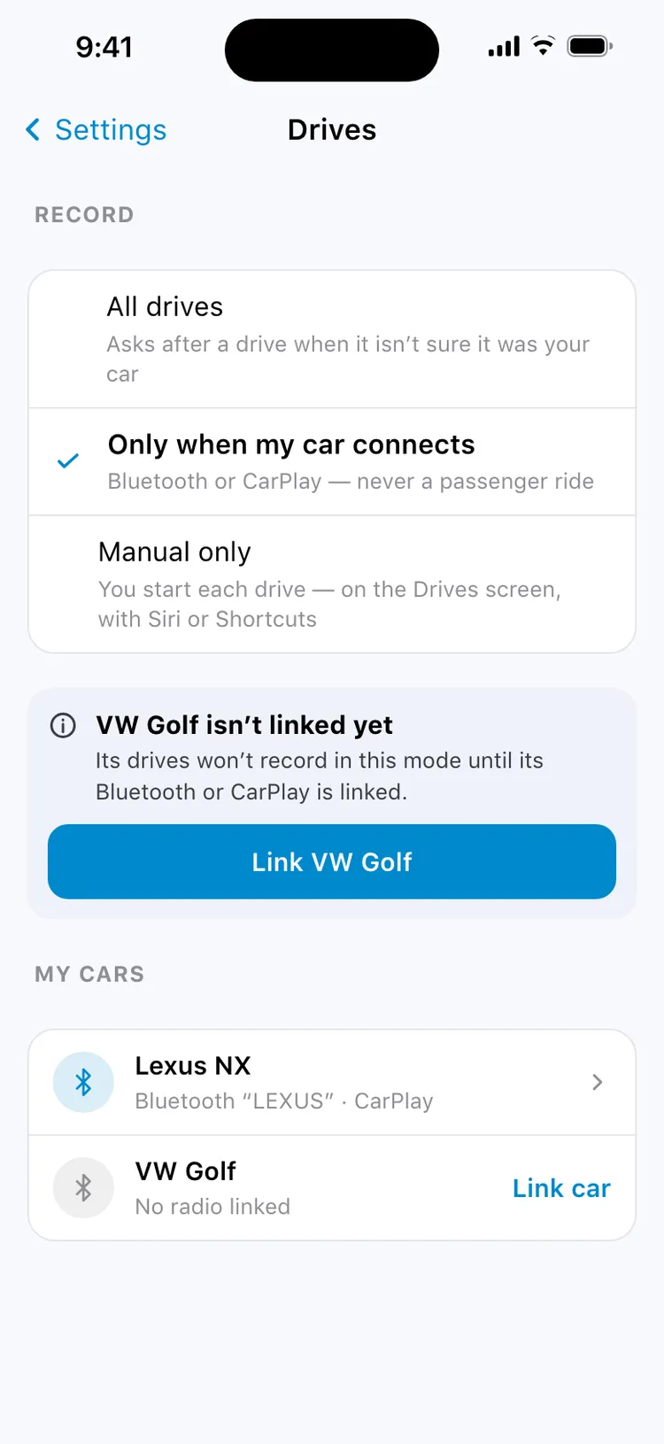 Réglages › Parcours : Tous les parcours, Seulement quand ma voiture se connecte et Manuel uniquement, et chaque voiture avec son Bluetooth ou CarPlay associé