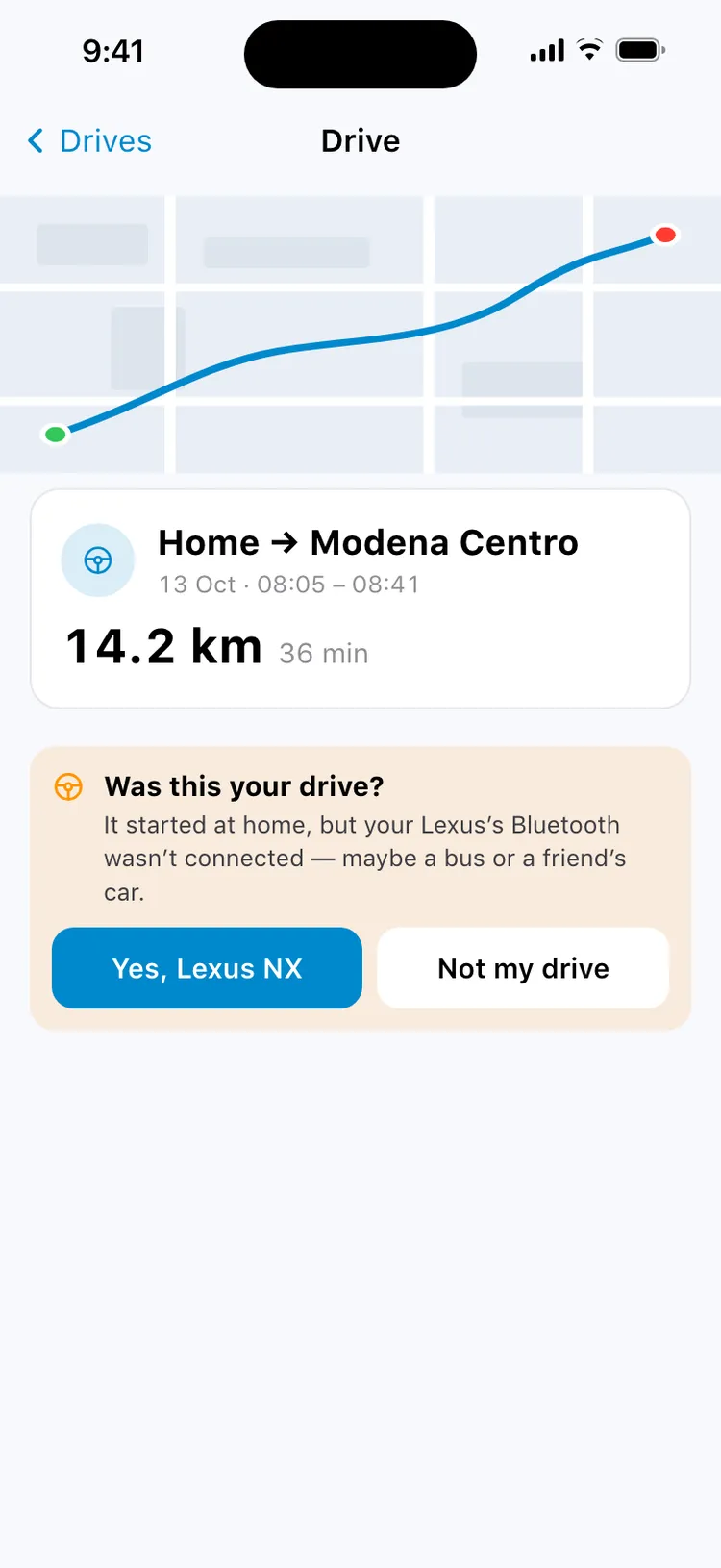 Un parcours de Domicile à Modena Centro avec la question « Était-ce votre parcours ? » : il a commencé au domicile, mais le Bluetooth de la Lexus n’était pas connecté — peut-être un bus ou la voiture d’un ami. Boutons : Oui, Lexus NX et Pas mon parcours