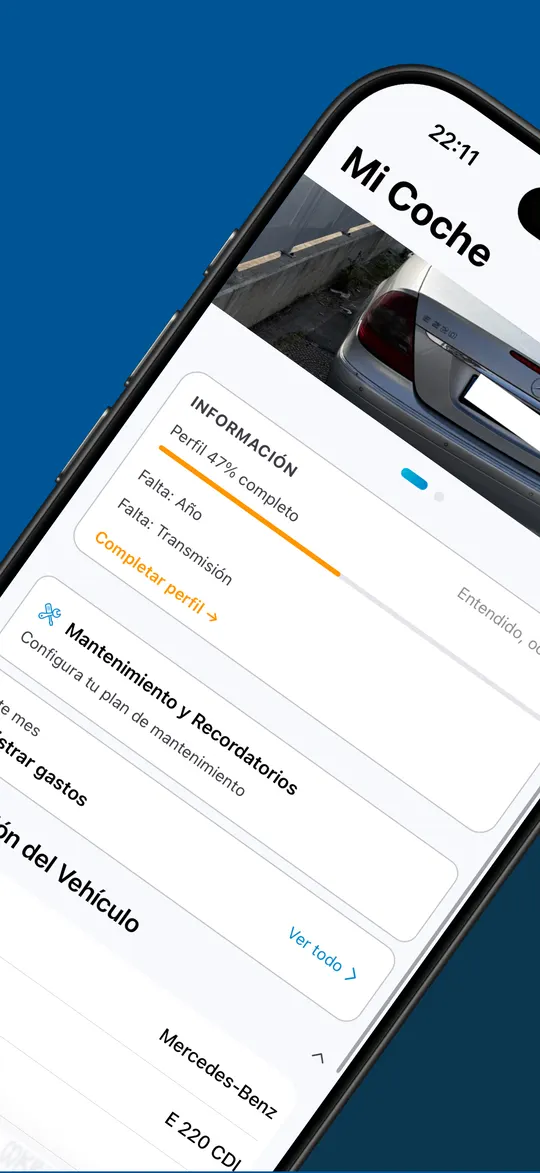 La pantalla Mi Coche con un Mercedes guardado, datos del perfil e información del vehículo